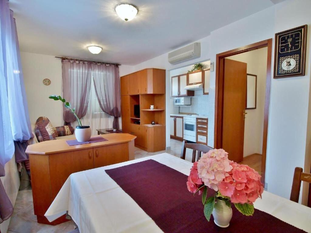 Apartments Zdenka - garden terrace Barbat na Rabu Exterior foto