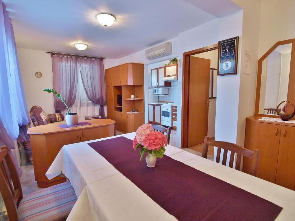 Apartments Zdenka - garden terrace Barbat na Rabu Exterior foto