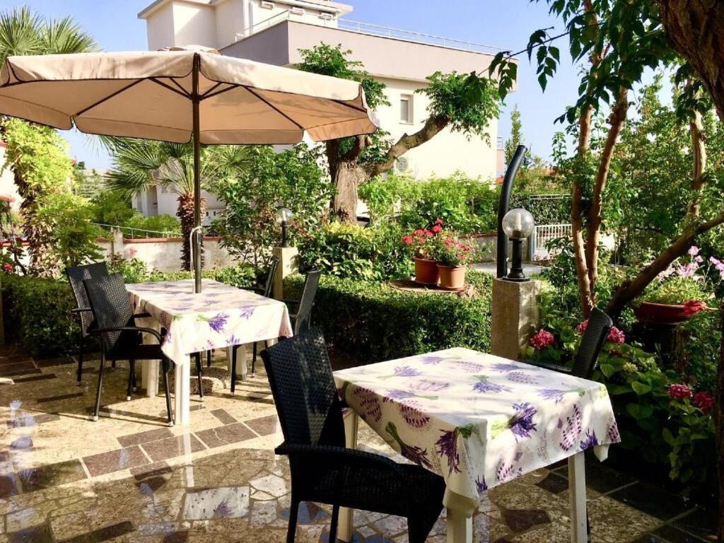 Apartments Zdenka - garden terrace Barbat na Rabu Exterior foto